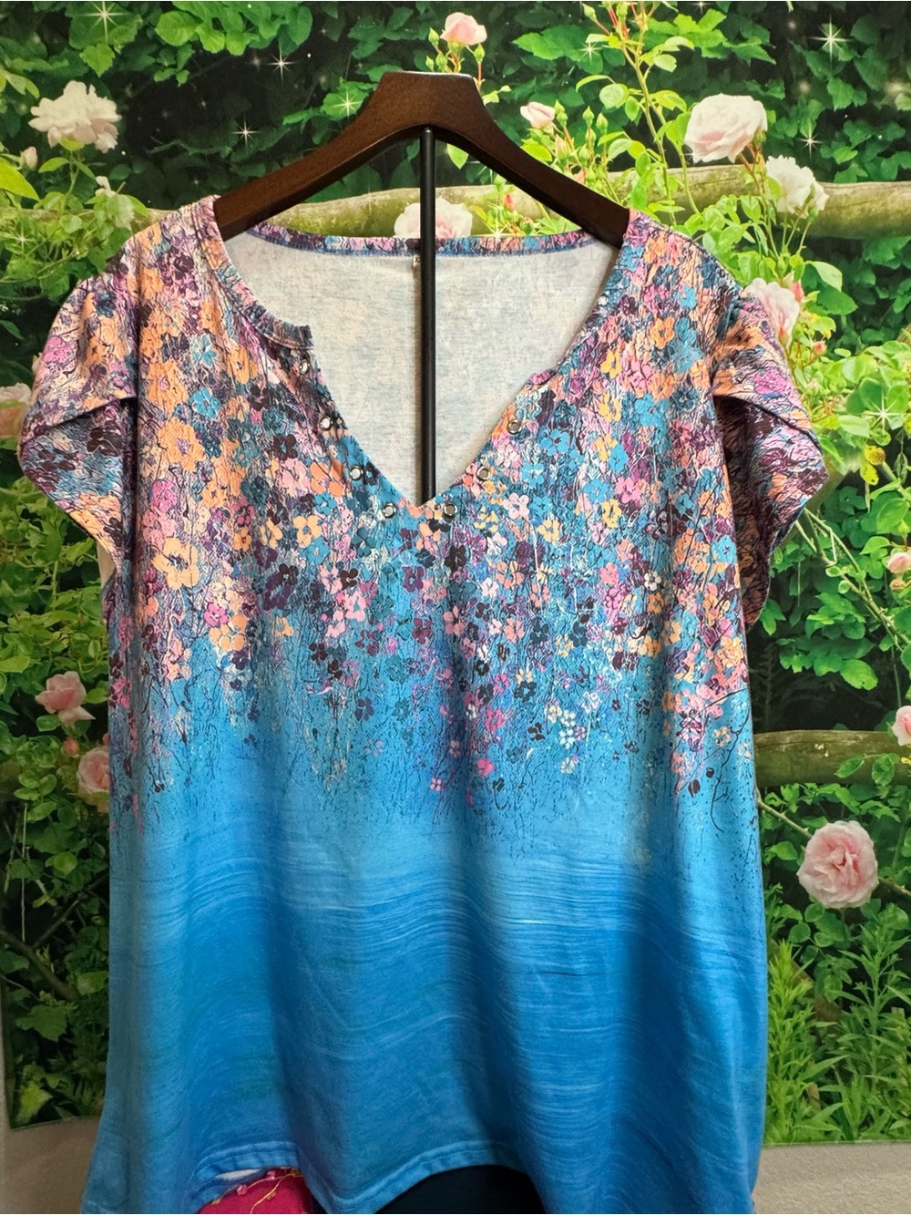 Floral Ombre V-Neck Blouse in Blue